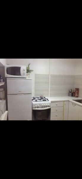 Mitropolie, apartament 3 camere, demisol inalt