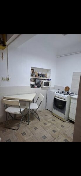 Mitropolie, apartament 3 camere, demisol inalt